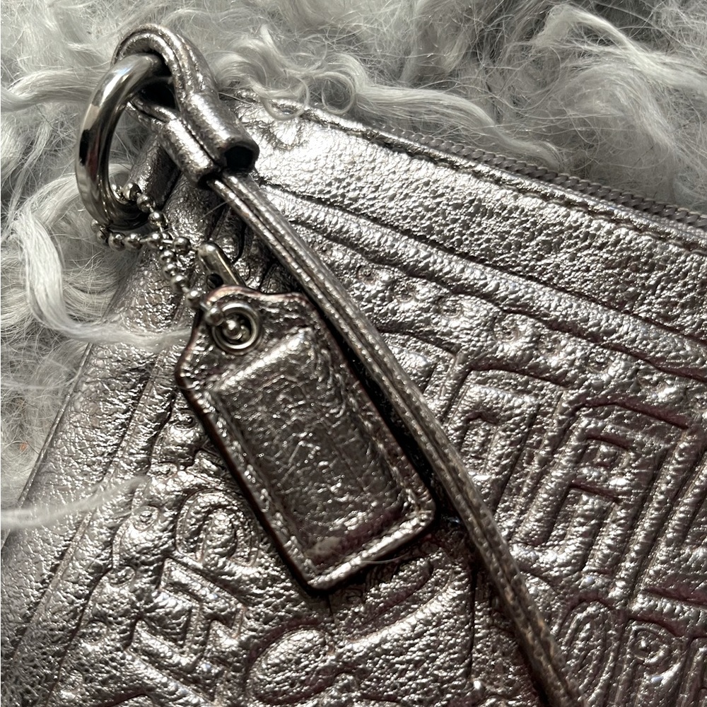 Coach Poppy Wristlet - Picture 3 of 4